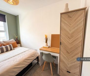 1 bedroom in a house share to rent - Photo 2