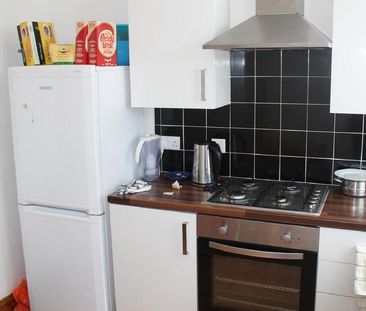 3 bedroom flat to rent - Photo 1