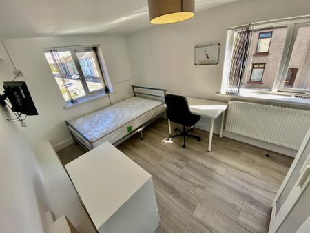 6 bedroom house to rent - Photo 2