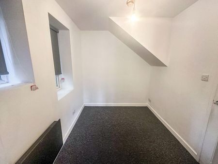 8 bedroom flat to rent - Photo 4