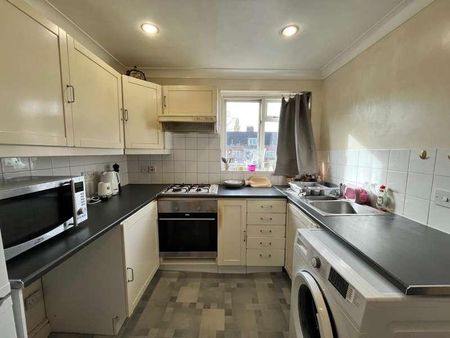 St Johns Wood High Street, St John`s Wood, NW8 - Photo 3