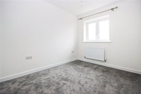 3 bedroom end of terrace house to rent - Photo 3