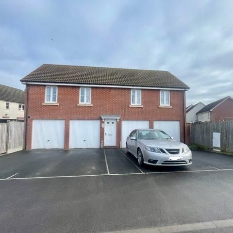 2 bedroom coach house to rent - Photo 2