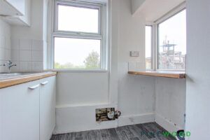 2 BEDROOM House - Mid Terrace - Photo 5