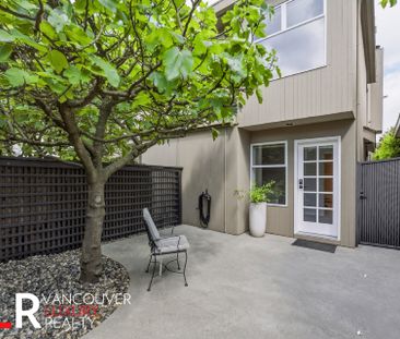 Townhouse in Vancouver West Side, BC - Photo 6