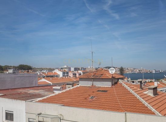 Almada, Setúbal Municipality - Photo 1