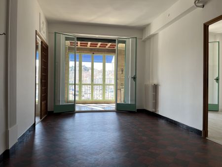 Location Appartement T3 90m² + loggia 25m² + GARAGE Marseille 13002 - Photo 2