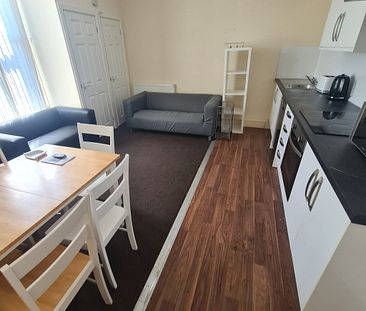 3 Bed - 129a Victoria Road, Hyde Park, Leeds - LS6 1DU - Student - Photo 1