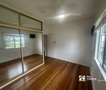DELIGHTFUL FAMILY HOME IN EASTERN HEIGHTS - ON LARGE BLOCK - Photo 3