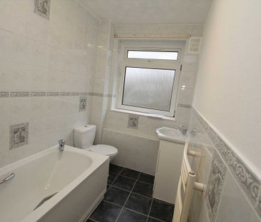 2 bed Flat for rent - Photo 6