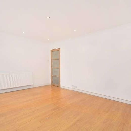 Uxbridge Road, Ealing Broadway, W5 - Photo 1