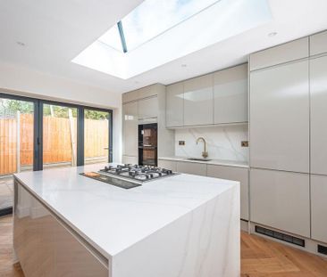 4 bedroom semi-detached house to rent - Photo 4