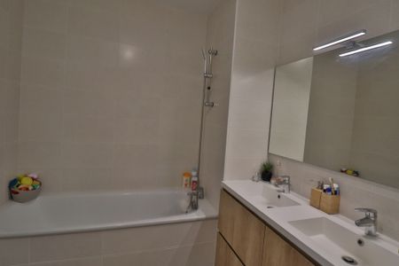 Location Appartement 3 pièces 69m² NIMES 30000 - Photo 5