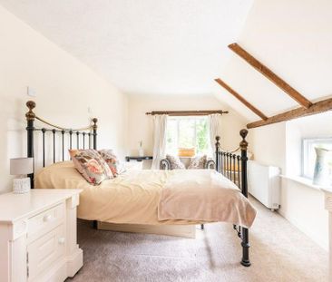 4 bedroom semi-detached house to rent - Photo 6