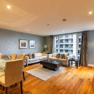 A stunning three bedroom apartment within the exclusive Imperial Wharf development with direct views over the River Thames. - Photo 2
