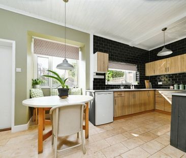 YORK AVENUE, HUNSTANTON - Photo 2
