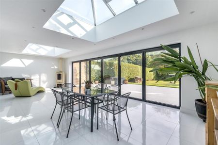 4 bedroom detached house to rent - Photo 2