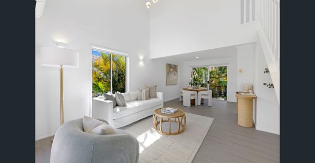 Newly Renovated Cosy Home In The Heart of Southport ( within proximity of Queen St Shopping Village ! ) - Photo 1