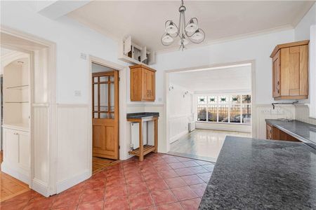 A 6 bedroom, detached house, with an annexe - Photo 5