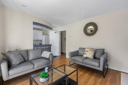 1 bedroom flat to rent - Photo 2