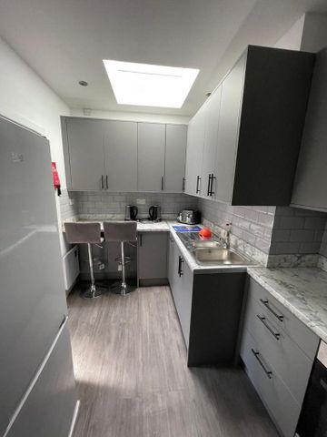 1 bedroom in a house share to rent - Photo 4
