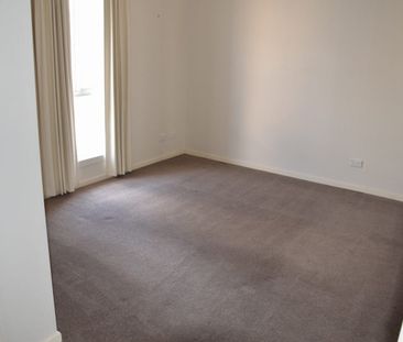 Two Bedroom Apartment in the heart of Croydon - Photo 1