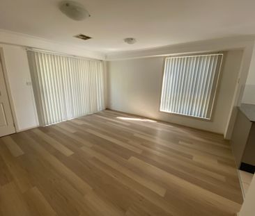 Large 4 bedroom Executive Living - Photo 4