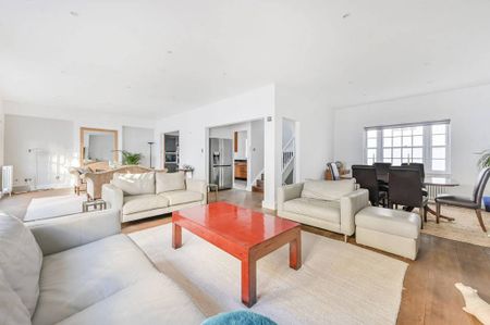 5 bedroom mews to rent - Photo 3