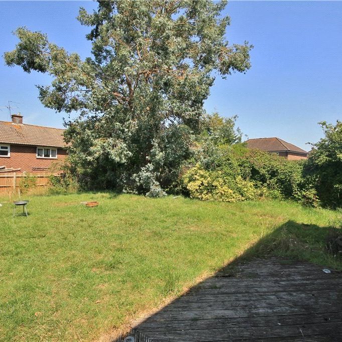 Blackwell Avenue, Guildford, Surrey, GU2 8LU - Photo 1