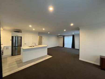 Low Maintenance Home - Photo 5