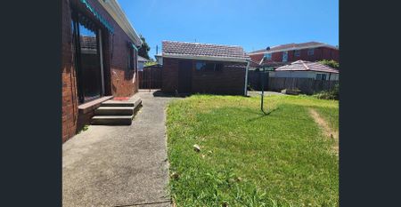 Charming 3-Bedroom Home on the Golf Course - Photo 4