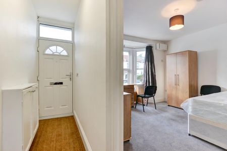 6 bedroom house to rent - Photo 3