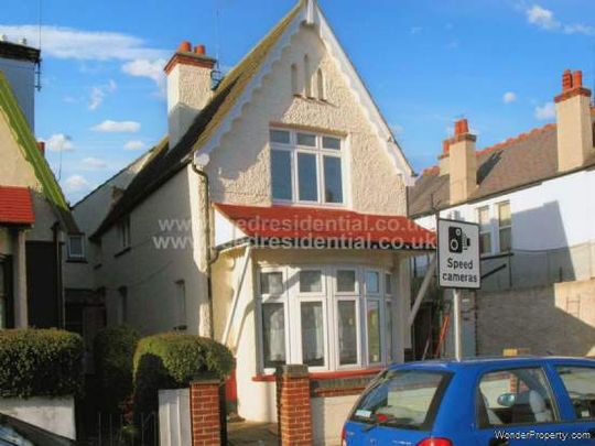 2 bedroom property to rent in Westcliff On Sea - Photo 1