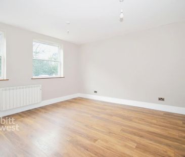 2 bedroom ground floor flat to rent - Photo 2