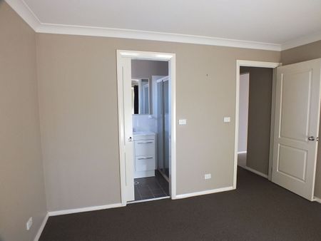 FAMILY FRIENDLY QUIET CUL-DE-SAC - Photo 4