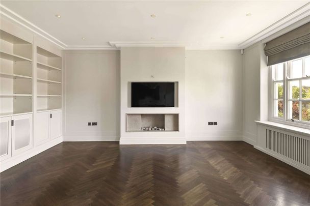 Lateral five bedroom apartment set within a prestigious block in St Johns Wood with porter and parking - Photo 1