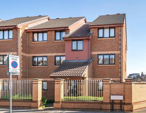 Pelham Road, London, SW19 flat to rent - Photo 1