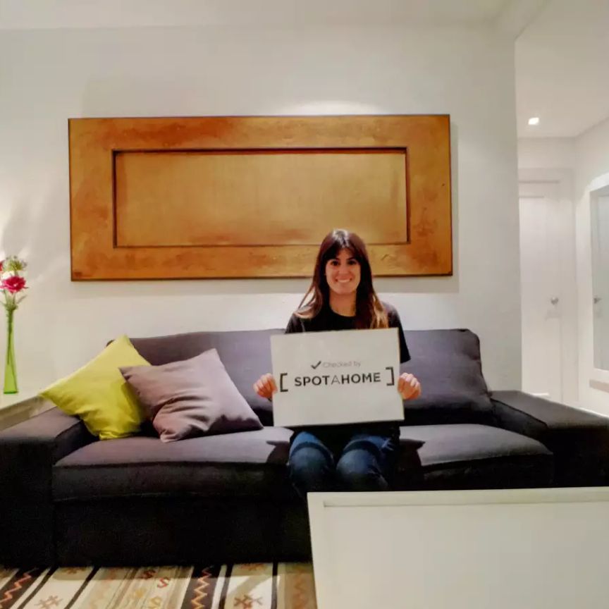 Double bed in Room in a shared 8-bedroom apartment for rent in Castillejos, professionals and students only - Photo 1