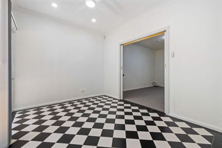 Cozy Two Bedroom Home - Photo 4