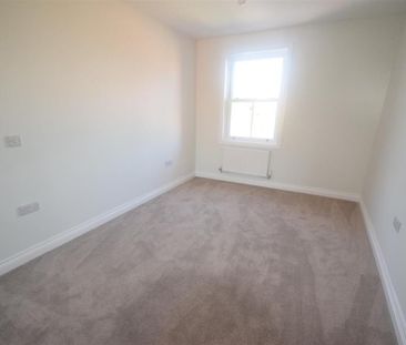 4 bedroom detached house to rent - Photo 3