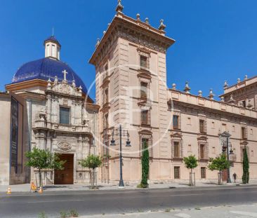 Valencia - Photo 2