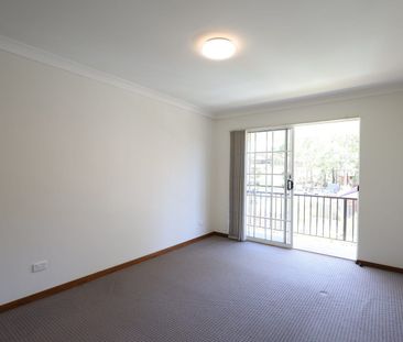 Spacious 3-Bedroom Townhouse in the Heart of Kirrawee - Photo 6