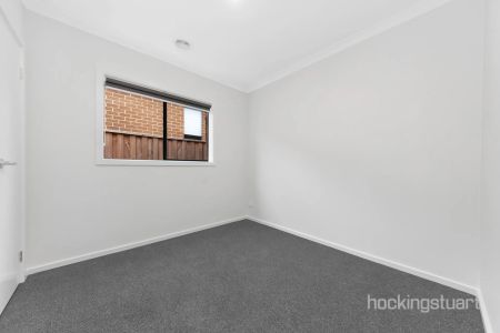 BRAND NEW COSY FAMILY HOME IN HEART OF ROCKBANK - Photo 5