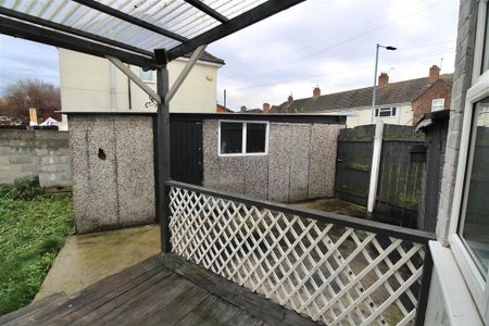 3 bedroom semi-detached house to rent - Photo 5