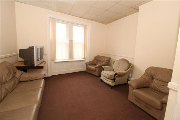 4 bed upper flat to rent in NE4 - Photo 1