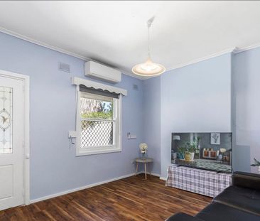 Fully Renovated House in Elizabeth Grove... - Photo 1