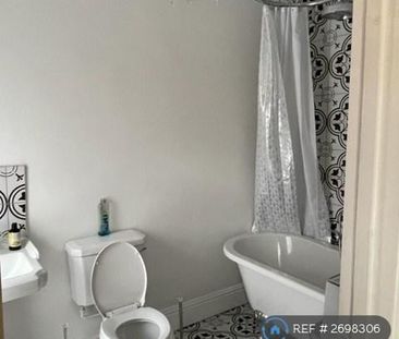 2 bedroom detached house to rent - Photo 2