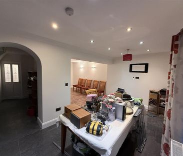4 bedroom semi-detached house to rent - Photo 1