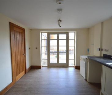 3 bedroom barn conversion to rent - Photo 1