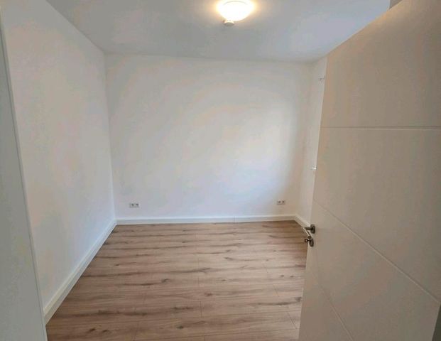 Frisch renoviert & mit großer Terrasse - charmante 2-Zimmer-Whg. - Foto 1